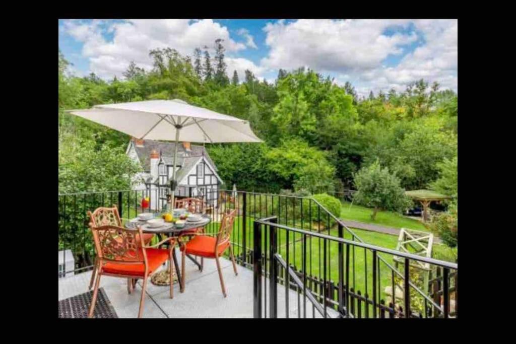 Tank Barn At Brook House, Nestled In The Welsh Hills, A Delightful Retreat Villa Уелшпул Екстериор снимка