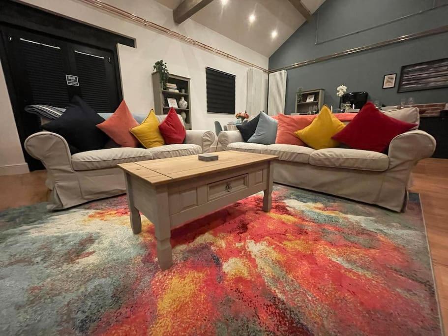 Tank Barn At Brook House, Nestled In The Welsh Hills, A Delightful Retreat Villa Уелшпул Екстериор снимка